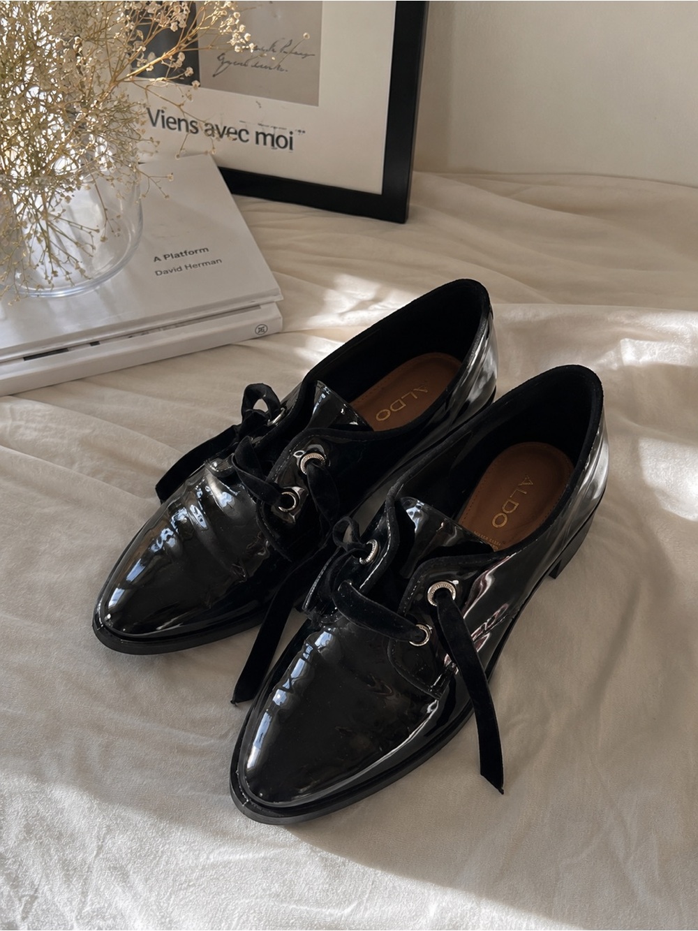 ALDO Black Patent Oxford Shoes with Velvet Ribbon Laces
Size 6,5